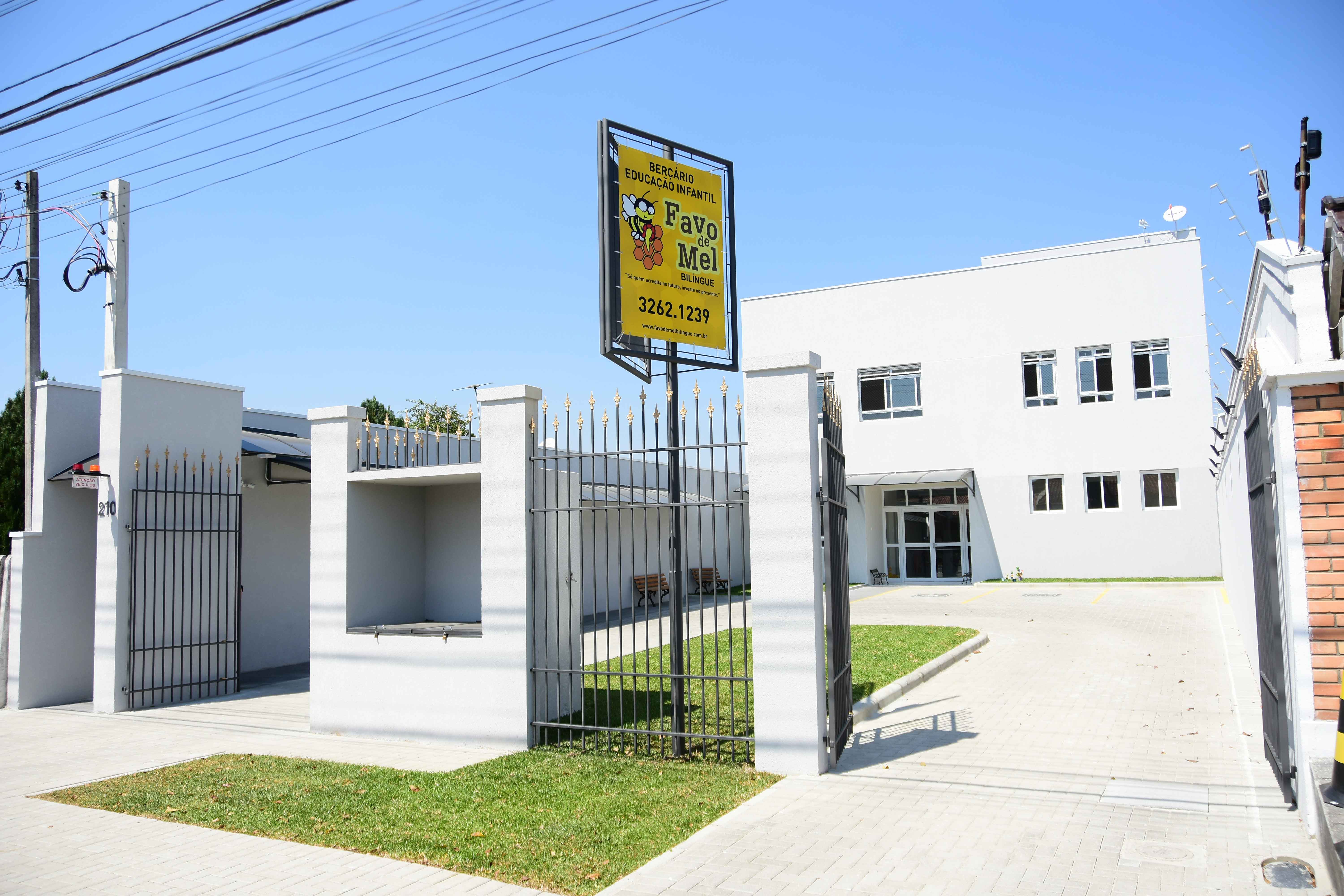 Entrada da Favo de Mel, escola de educação infantil no Bacacheri, Curitiba