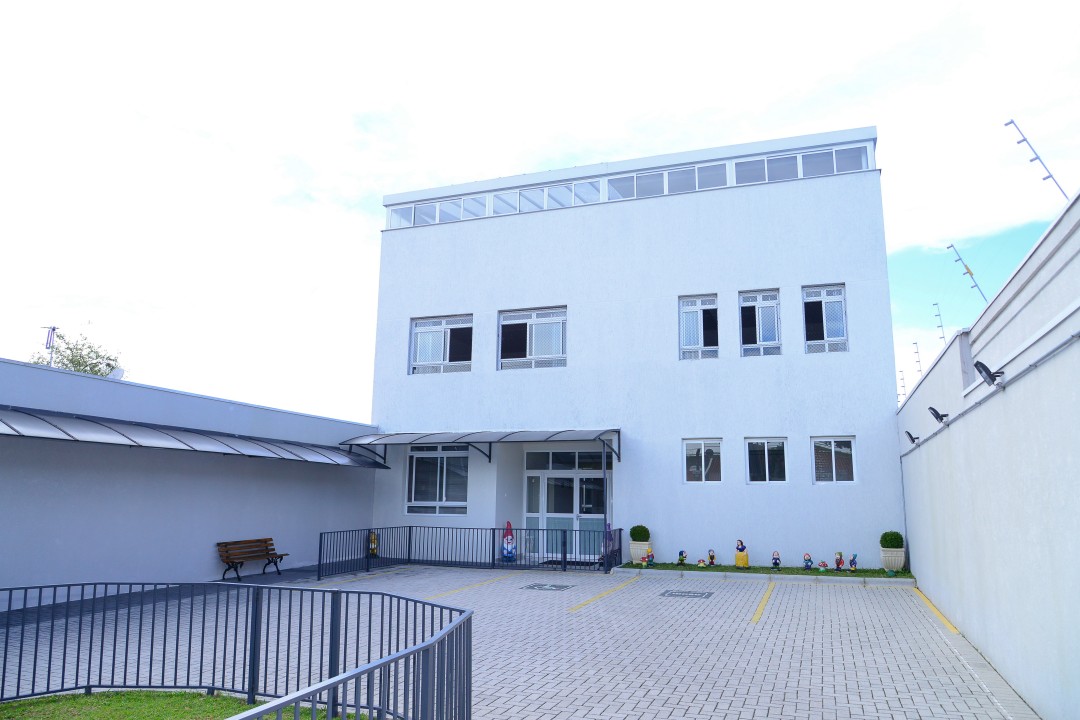 Fachada do prédio próprio da Favo de Mel, no Bacacheri, Curitiba